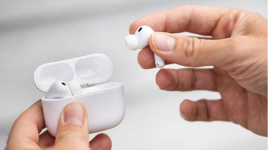 Una vitrina para identificar como saber si mis airpods son originales. 