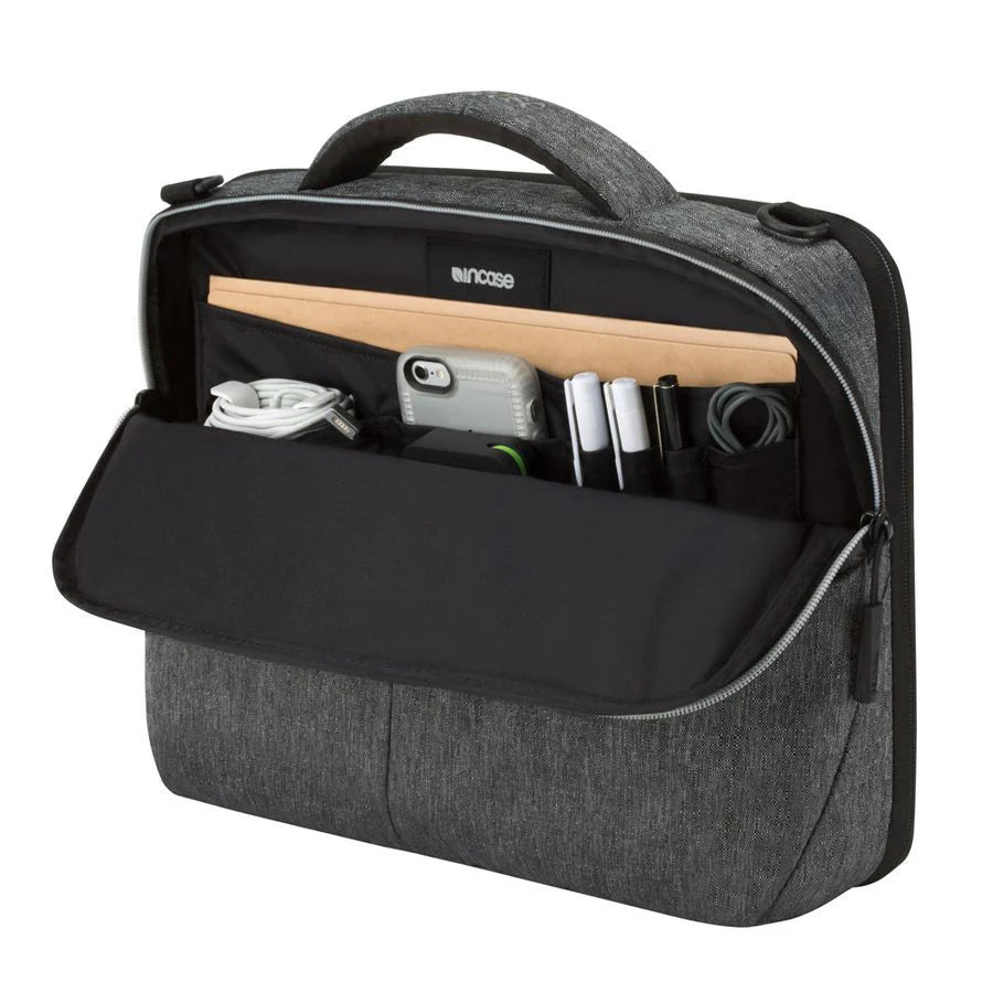 Estuche portátil Incase Mac 15'' Color Negro