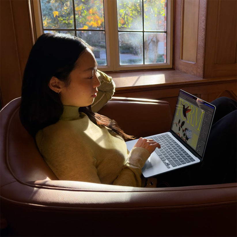 MacBook_Air_13-in_M5_Midnight_PDP_Image_Position_7__MXES